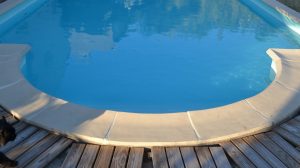 les-gites-du-cabardes-piscine-oscar
